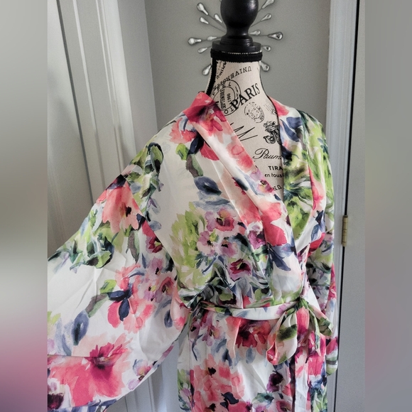 Floral Vibrant Robe - Picture 2 of 6